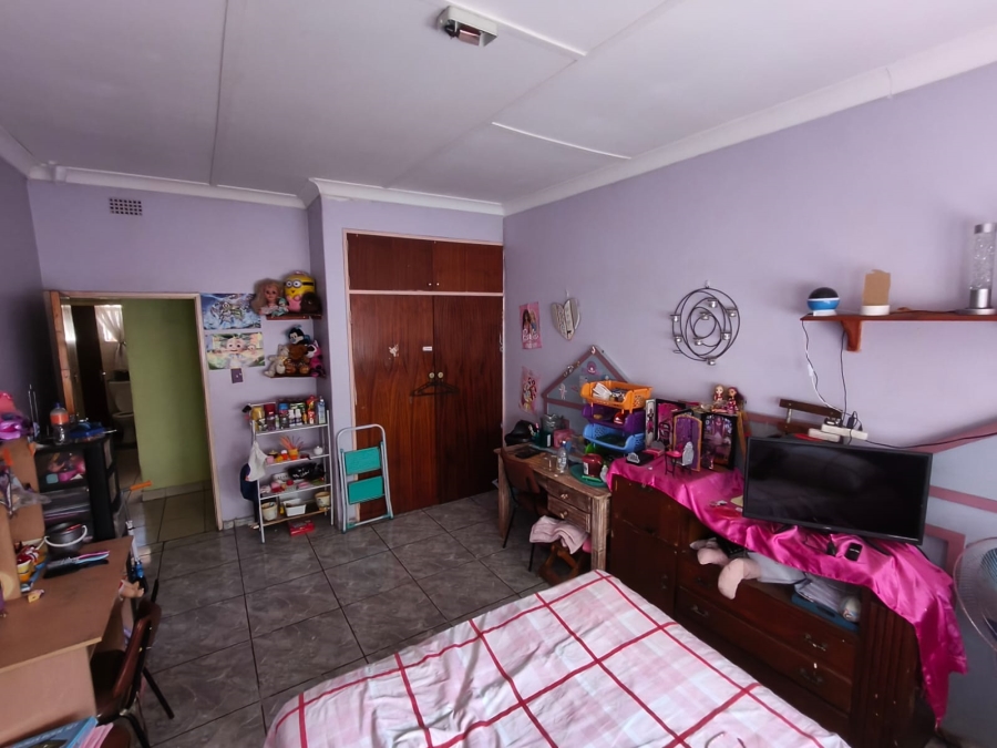 To Let 4 Bedroom Property for Rent in Oos Einde North West
